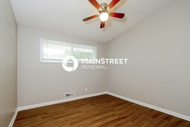 Building Photo - 4 Bedroom Pet-Friendly Home in OVERLAND PARK, KS with Main Street Renewal