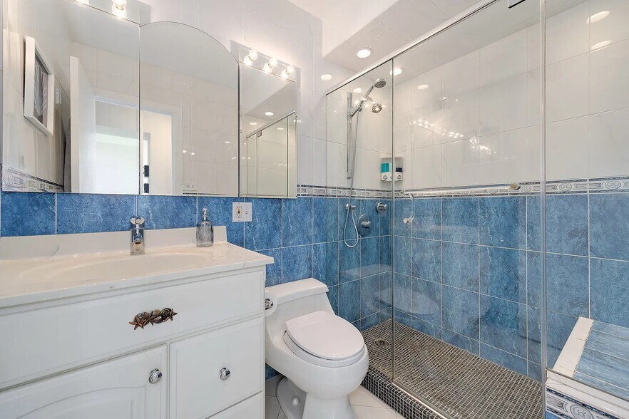 Building Photo - 3600 N Lake Shore Dr