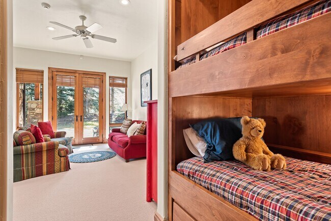 Building Photo - 875 Horse Ranch Dr