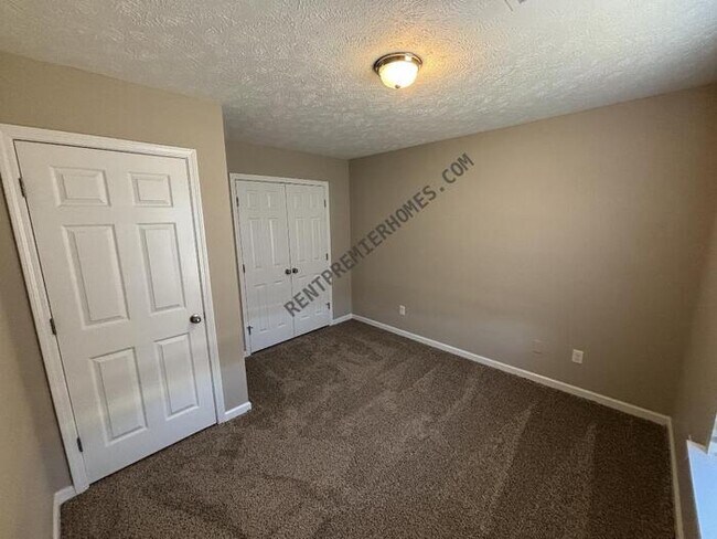 Building Photo - 2805 Southfork Dr