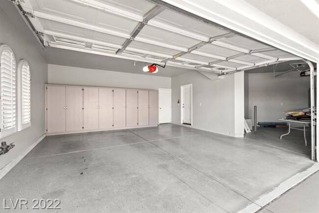 Building Photo - Recently remodeled 5 BEDROOMs/4 bathrooms,...