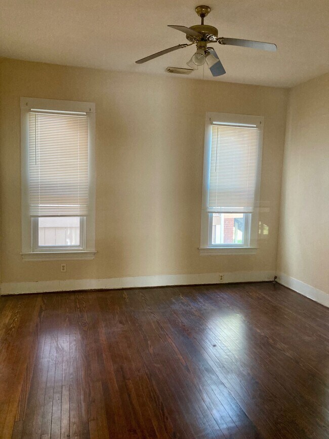 Building Photo - 3523 Avenue L