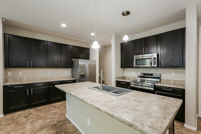 Building Photo - 1737 S Desert View Pl