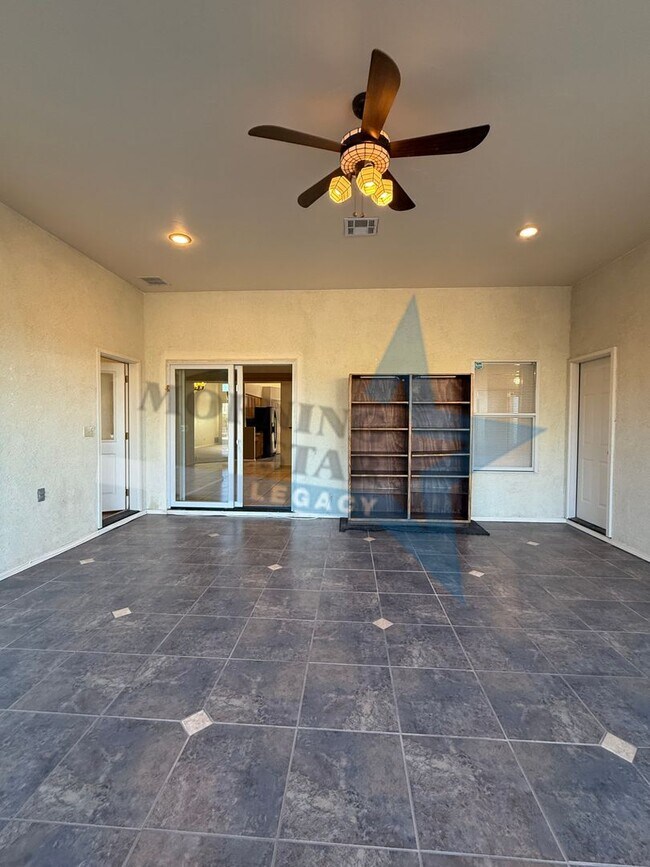 Building Photo - 4 bedroom, 4 bath house - Must see landscaping!