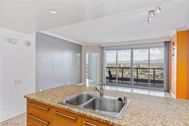 Building Photo - 322 Karen Ave