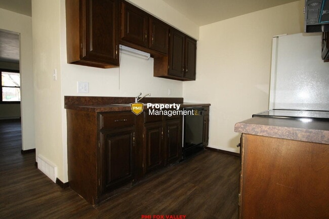 Building Photo - Neenah side by side duplex