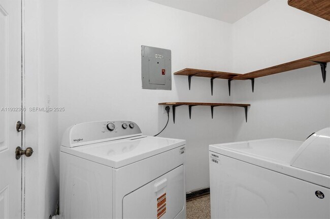 Building Photo - 3500 SW 26th St