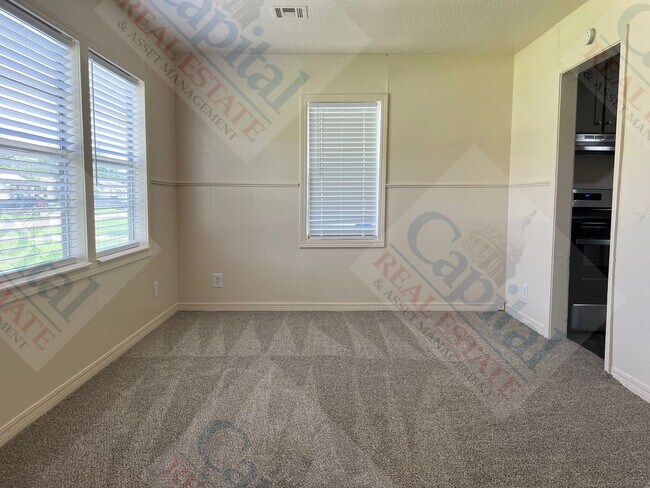 Building Photo - Cozy 3 Bedroom