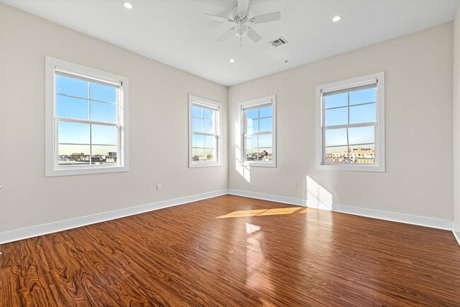 Building Photo - 6200 Hudson Ave