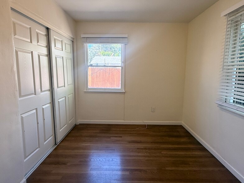 Building Photo - 11527 Albers St