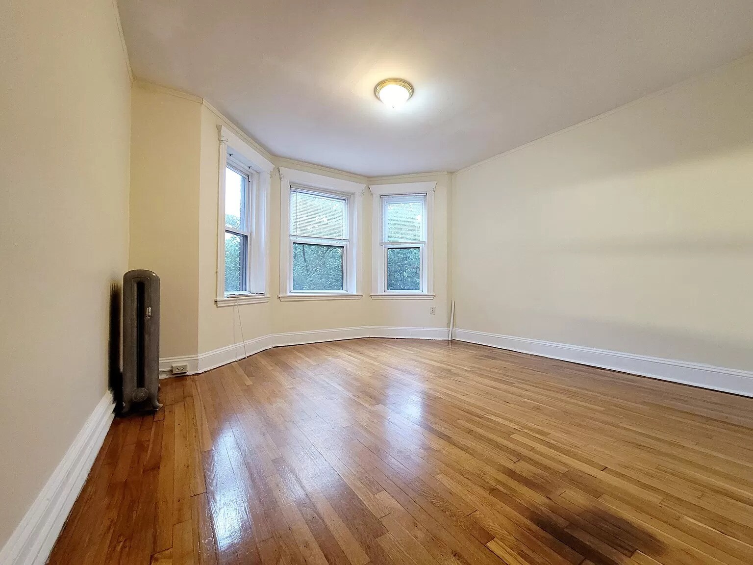 Building Photo - 382 Riverway St