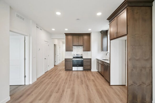 Building Photo - 1915 NW 18th Ave