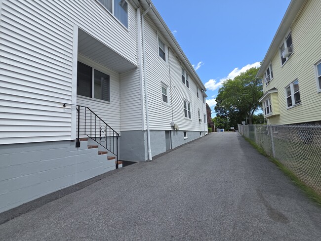 Building Photo - 97 White St