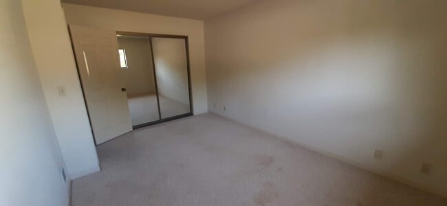 Building Photo - 1-111 Nissen Rd
