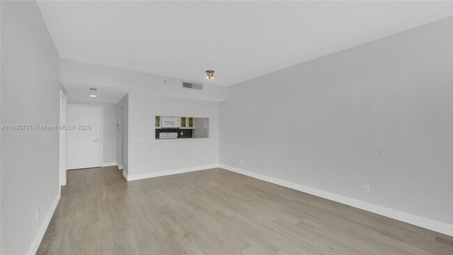 Building Photo - 2475 Brickell Ave