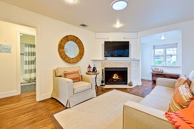 Building Photo - 563 Sea Ln