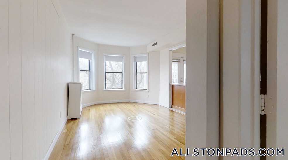 Building Photo - 1131 Commonwealth Ave