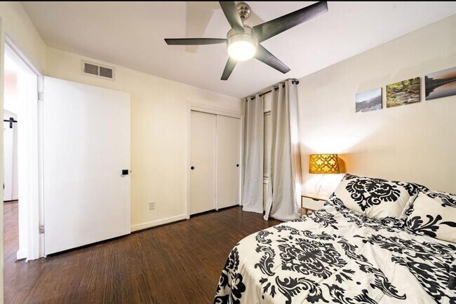 Building Photo - 10305 Bassoon Dr