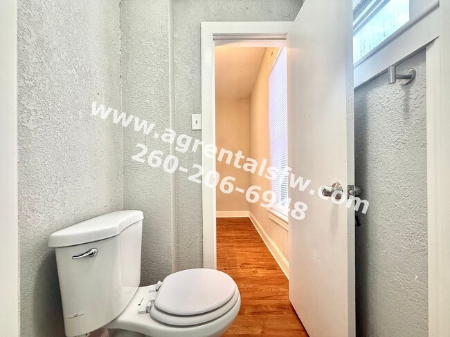 Building Photo - 3 Bedroom House