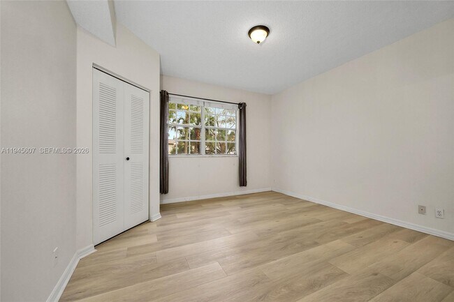 Building Photo - 1210 Sorrento Dr