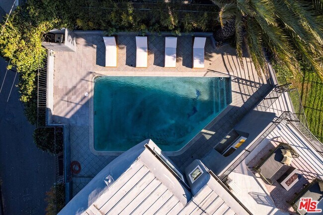 Building Photo - 8464 Cole Crest Dr