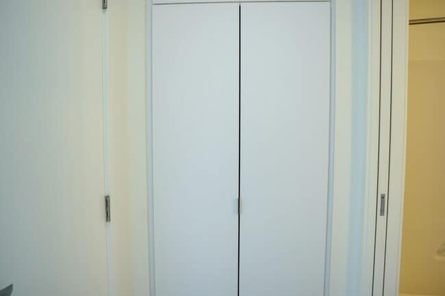 Building Photo - Modern 2nd Floor Corner Studio with D/W & Washer/Dryer!
