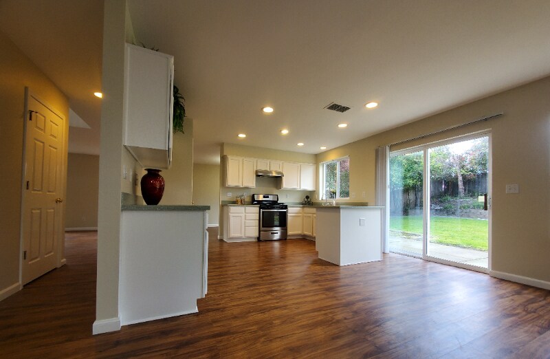 Building Photo - 4234 Crazy Horse Rd