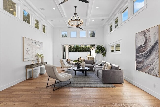 Building Photo - 12947 La Maida St