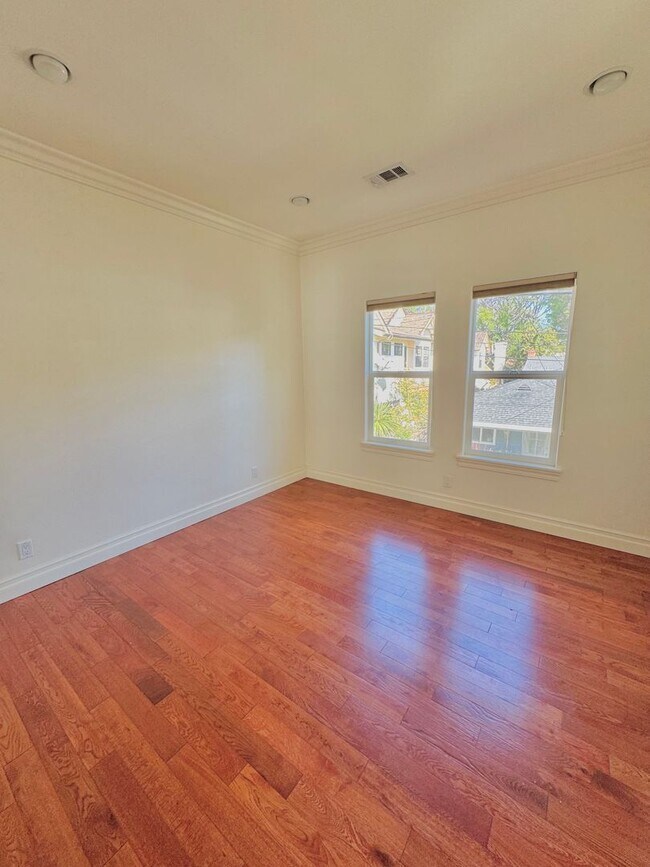 Building Photo - 4034 Madison Ave