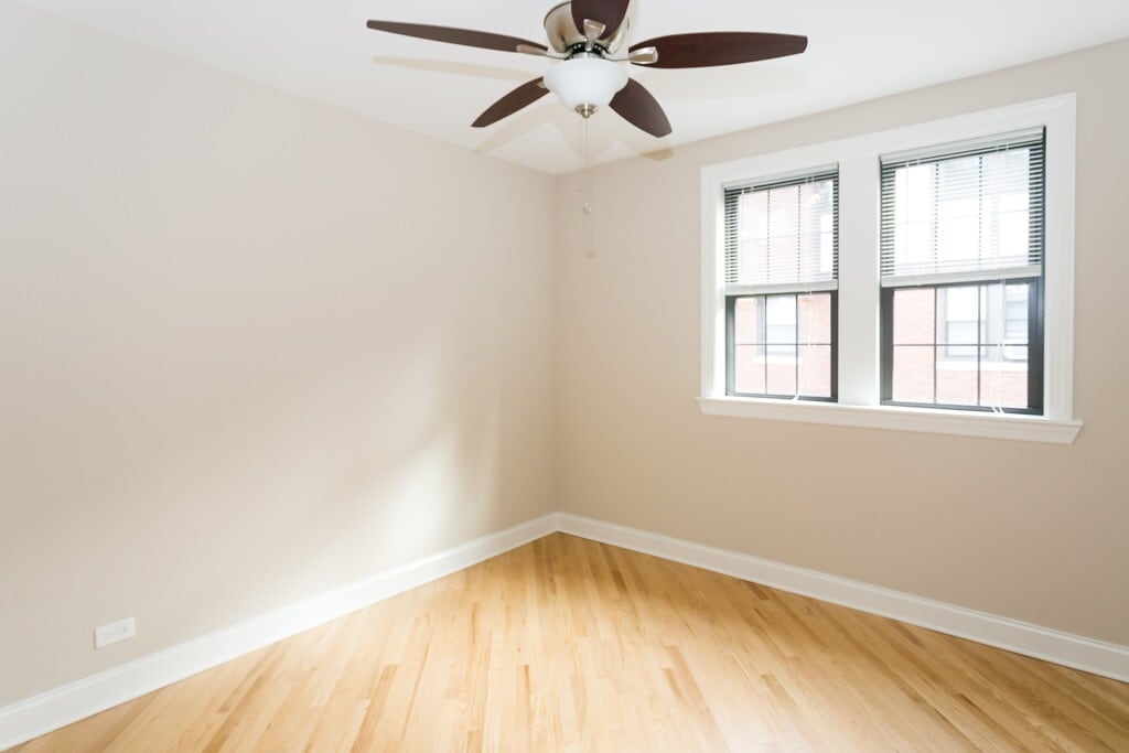 Building Photo - 946 Green Bay Rd