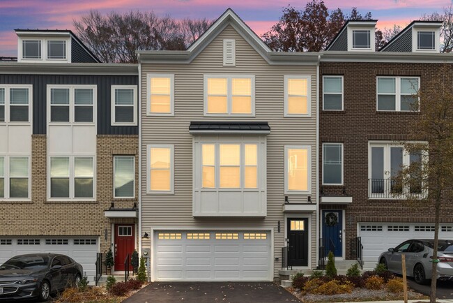 Primary Photo - Spacious 3BR Townhome in Bryans Road