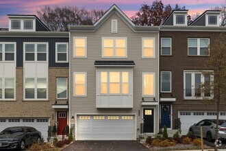 Building Photo - Spacious 3BR Townhome in Bryans Road