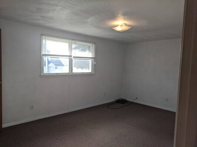 Building Photo - 114 Kassal St