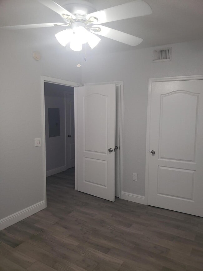 Building Photo - 909 Belmont Pl