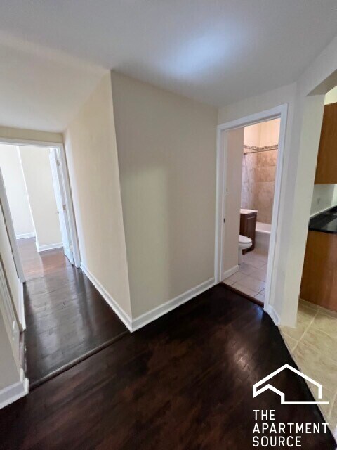 Building Photo - 2440 N Hamlin Ave