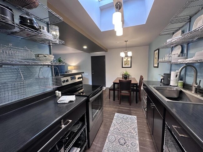 Building Photo - 2238 Via Puerta