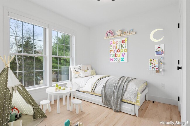 Building Photo - 4056 Noyack Rd