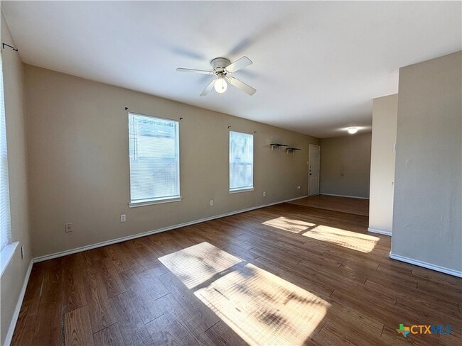 Building Photo - 898 Advance St