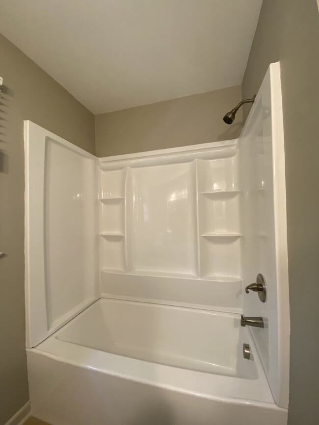 Building Photo - Spacious 2-Bed, 2-Bath Home in Simpsonvill...