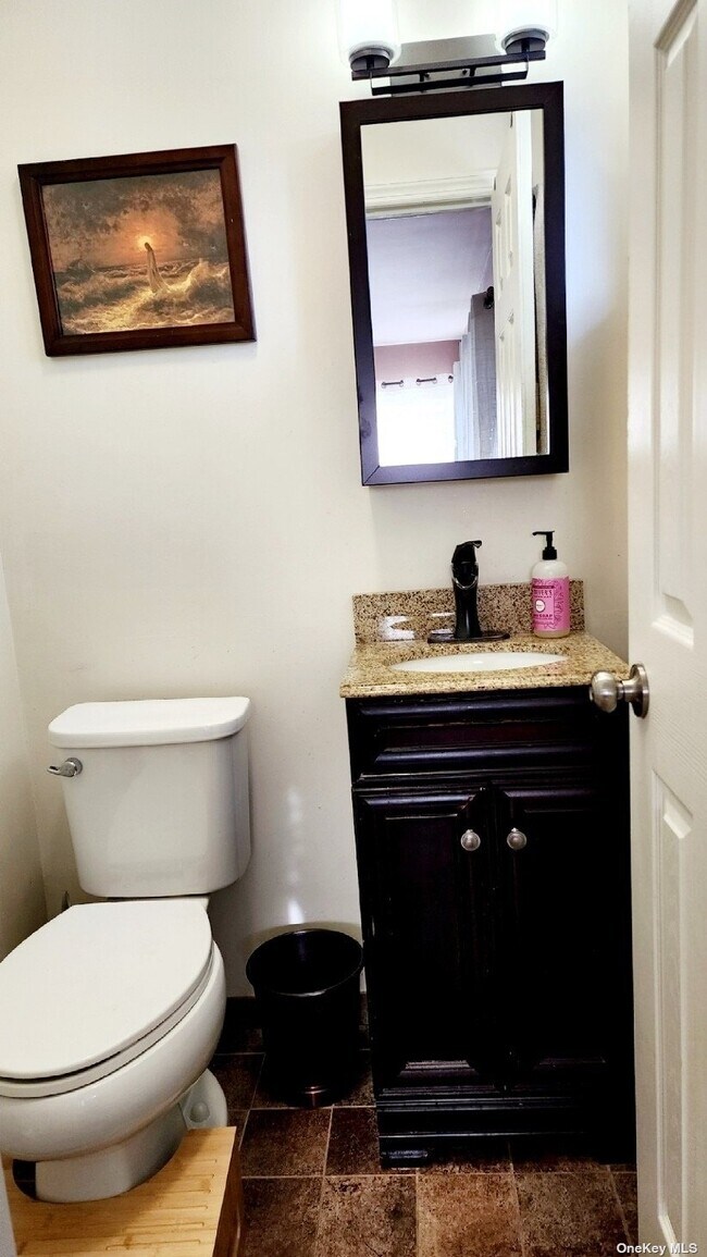 Building Photo - 350 Linden St