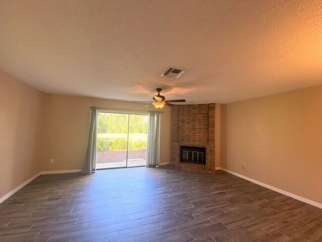 Building Photo - 3/2.5 IN BEACON HILL WITH BRICK FIREPLACE
