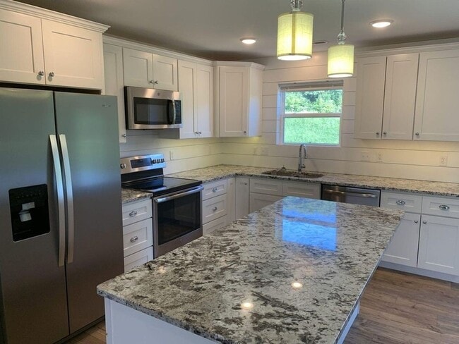 Building Photo - 3 Bed 2.5 Bath House, off Old Plank Rd