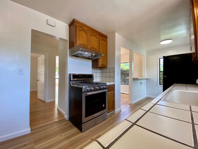 Building Photo - Renovated Single-Family Home on the Penins...