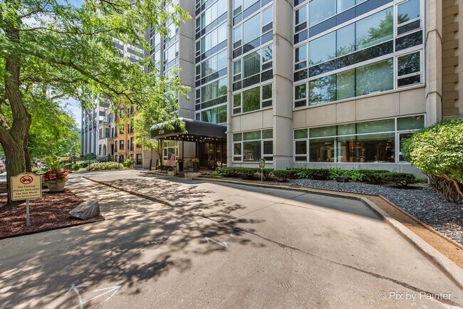 Building Photo - 2728 N Hampden Ct