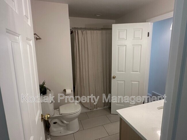 Building Photo - 1214 Cannon Dr