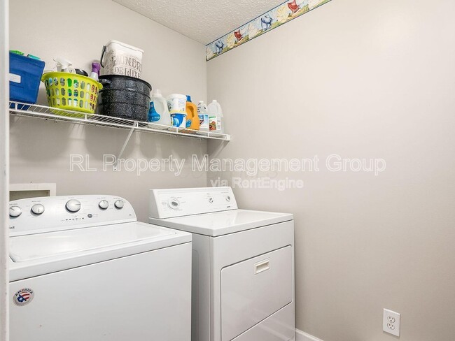 Building Photo - 5551 Ainsley Dr