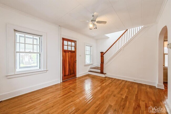 Building Photo - 114 S 5th Ave