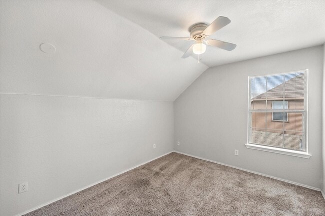 Building Photo - 404 Kings Way Dr