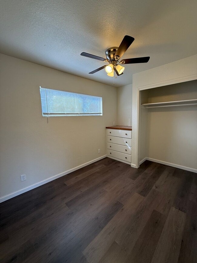 Building Photo - Available NOW!  Adorable updated house in North Chico