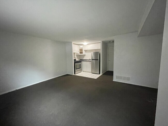 Primary Photo - 260 Greenough St